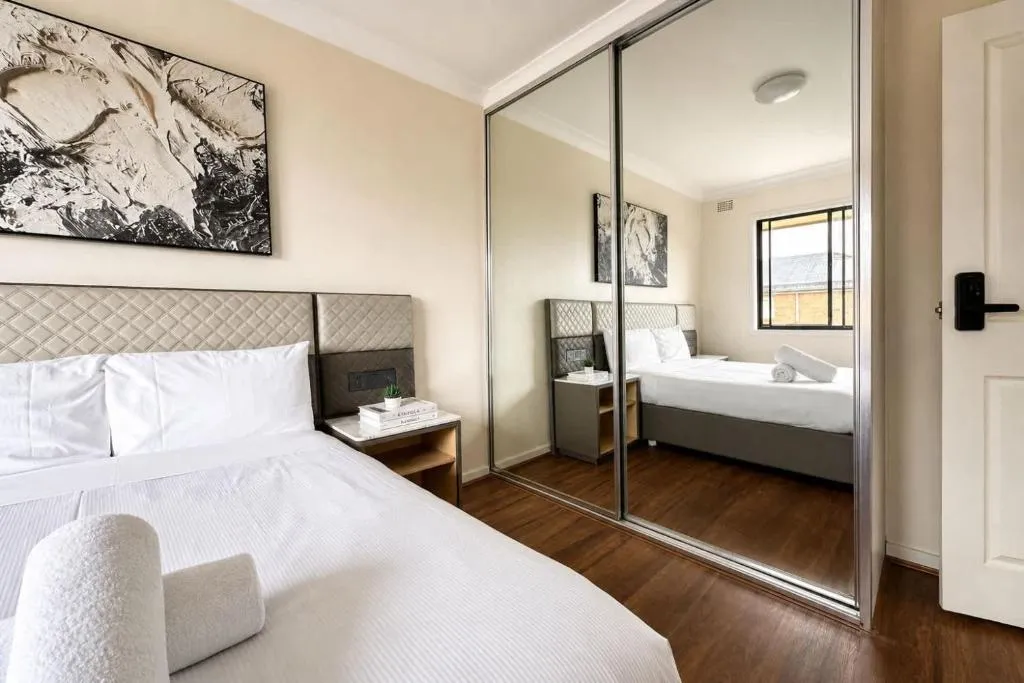 Auburn Double Room - Walk to Station & Dining - Shared Bathroom