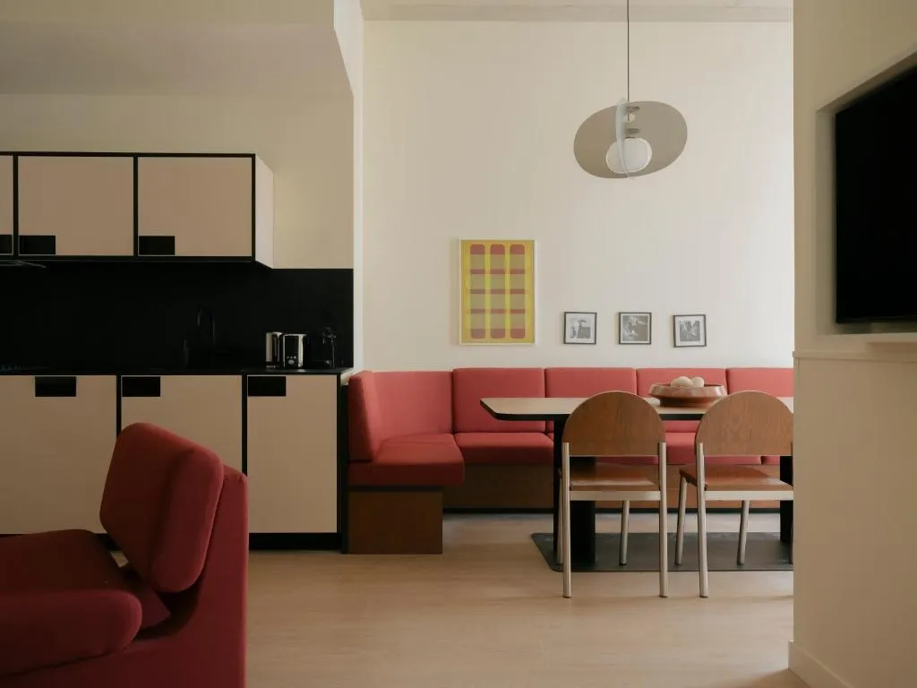Edgar Suites - Église