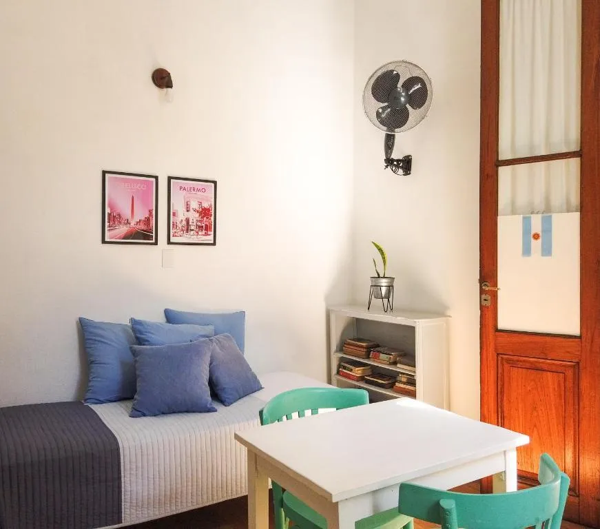 LOPEZ Hostel & Suites