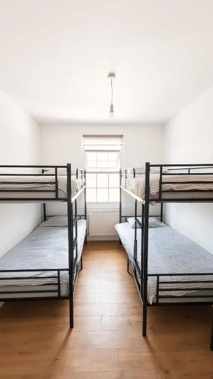 N17 Beds & Rooms