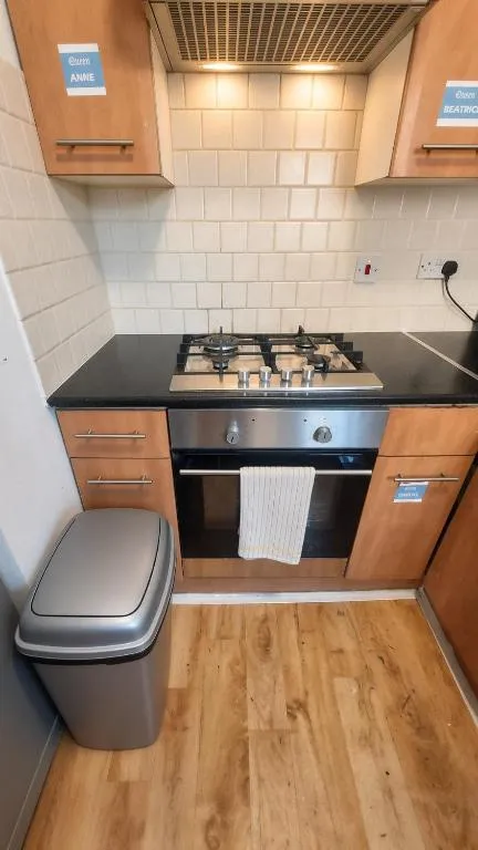 N17 Beds & Rooms