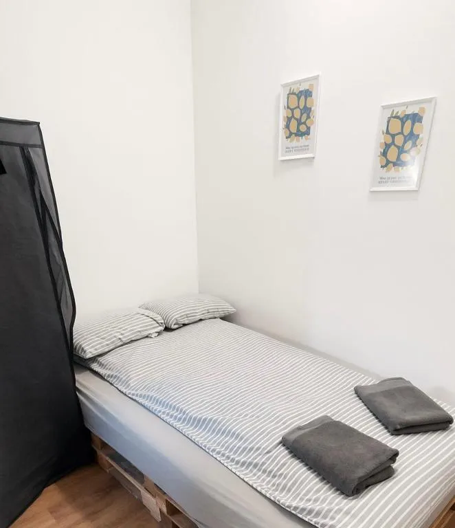 N17 Beds & Rooms