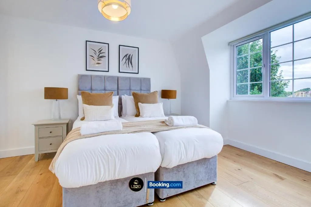 Modern 2-Bed Apartment in Acton By LS2G Stays