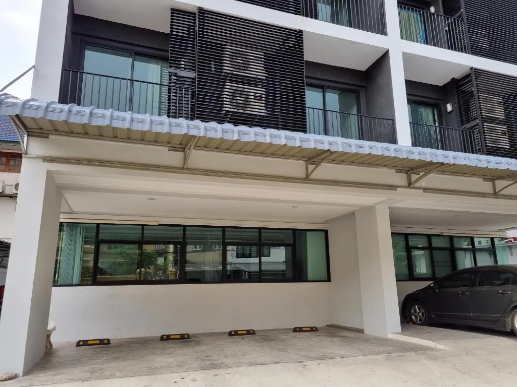 Tiara Place