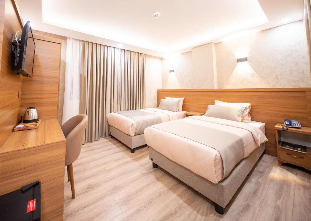 Zirvesta Otel