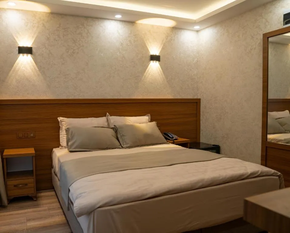 Zirvesta Otel